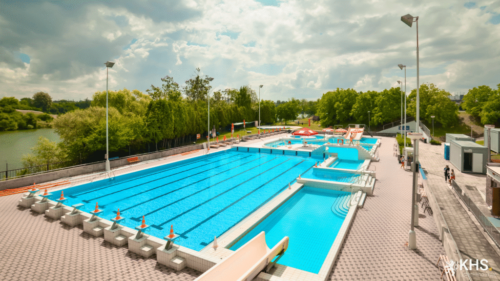 Ivory Pastel Minimalist Floral Desktop Wallpaper 2