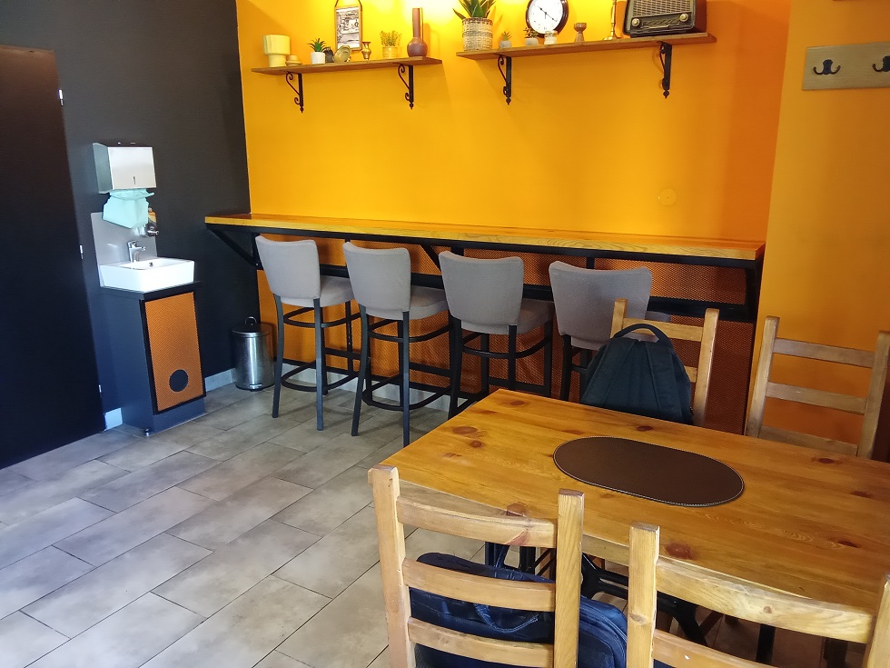 Laboratorní rozbory potvrdily závadné pokrmy. Kontrola restaurace Don Kebab odhalila závažné hygienické nedostatky 1 1 konzumacni mistnost