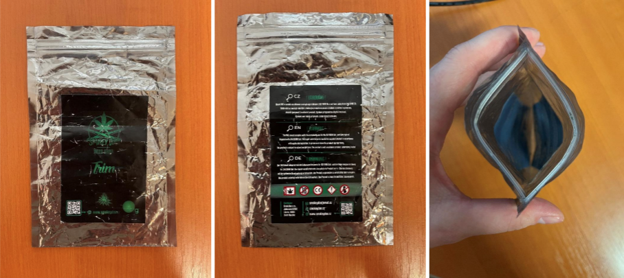 Nebezpečný výrobek - Bylinný výrobek určený ke kouření Plastový sáček se sušinou konopí s nápisem „SMOKEY DOO WEED SHOP Trim“ 1 smokey doo weed shop trim