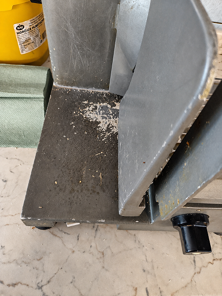 Kontrola výdejny INPEKO odhalila nedostatky v provozní hygieně. Hygienici zjistili plíseň, mastnotu i zbytky pokrmů 5 IMG 20260708 110319