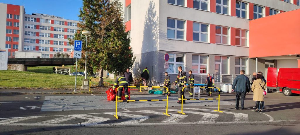 Taktické cvičení HZS „Zřízení dekontaminačního pracoviště v Nemocnici Most“ 5 2026 10 13 02