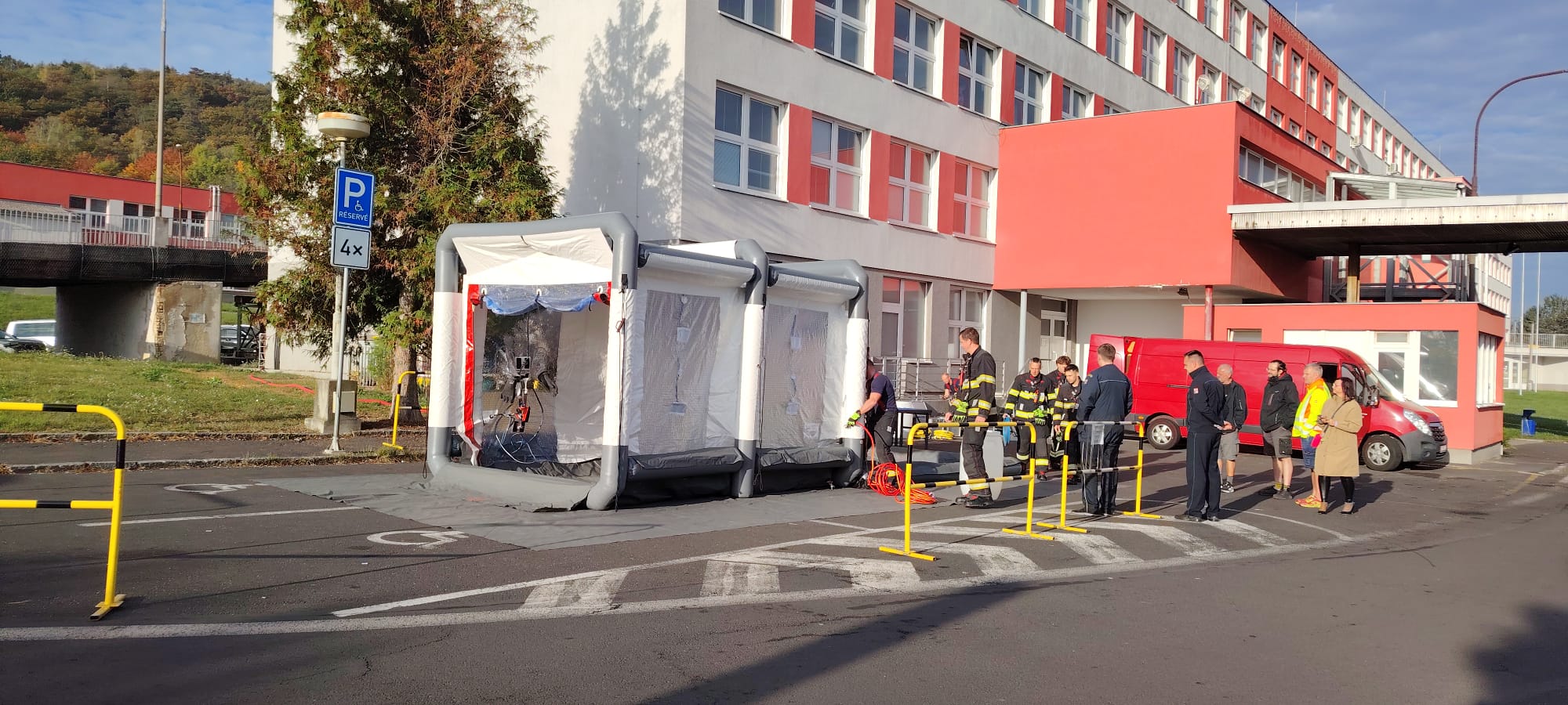 Taktické cvičení HZS „Zřízení dekontaminačního pracoviště v Nemocnici Most“ 4 2026 10 13 03