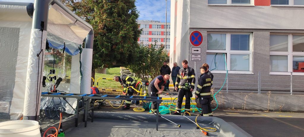 Taktické cvičení HZS „Zřízení dekontaminačního pracoviště v Nemocnici Most“ 3 2026 10 13 04